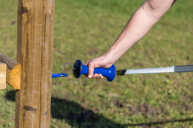Ako Gate Grëff Premium Edelstol blo mat Fréijoer limiter