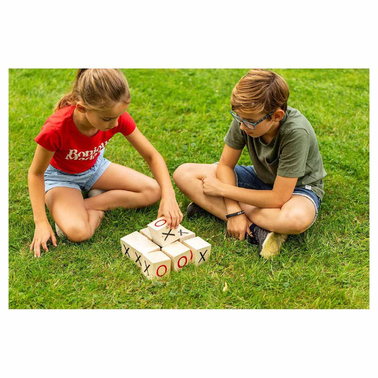 Outdoor play tic tac toe