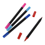 Brosser le stylo avec un ensemble Fineliner