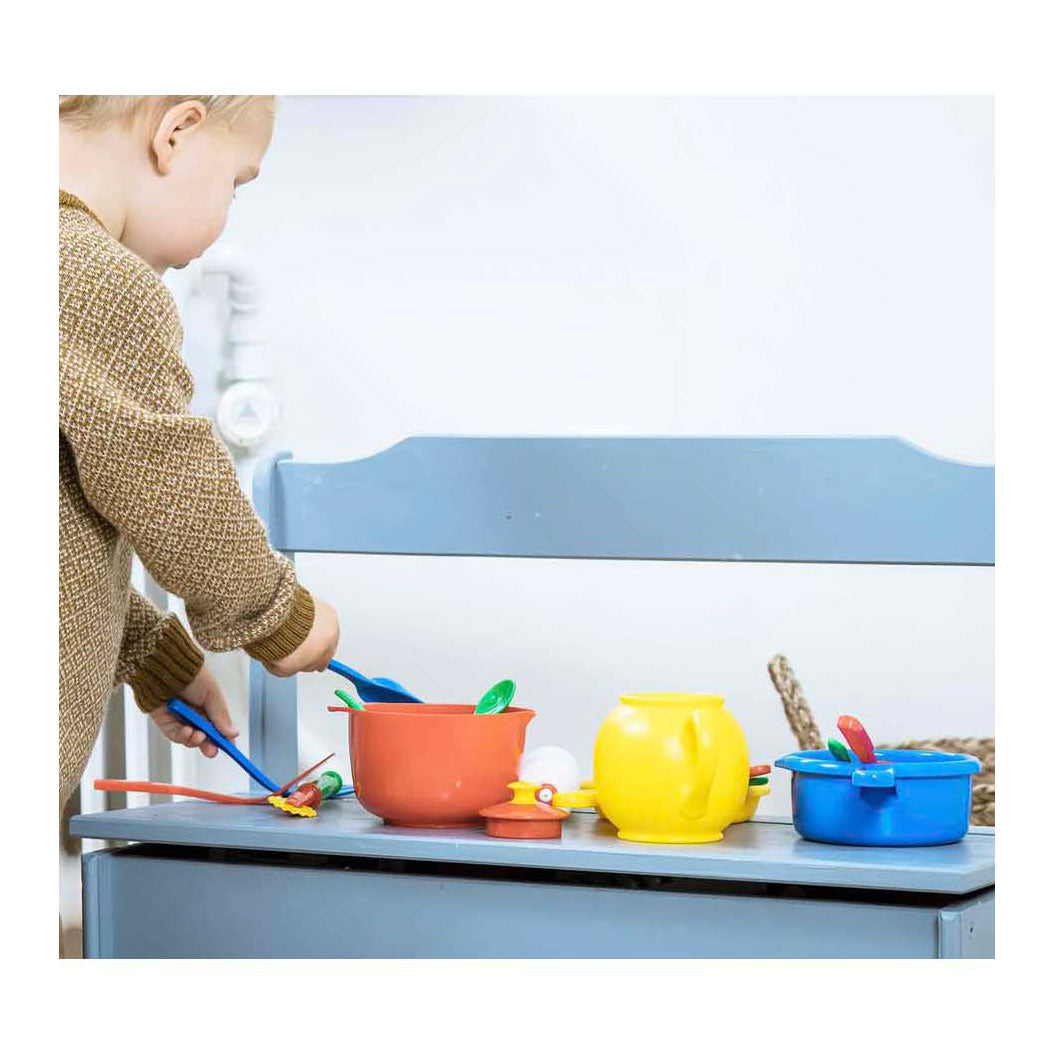 Dantoy kitchen tableware, 59 pieces.