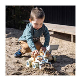 Dantoy sand play set with vehicles, 62 pieces.