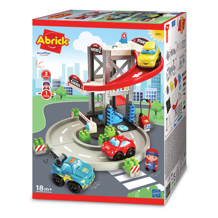 Abrick Ecoiffier garage with transporter and cars