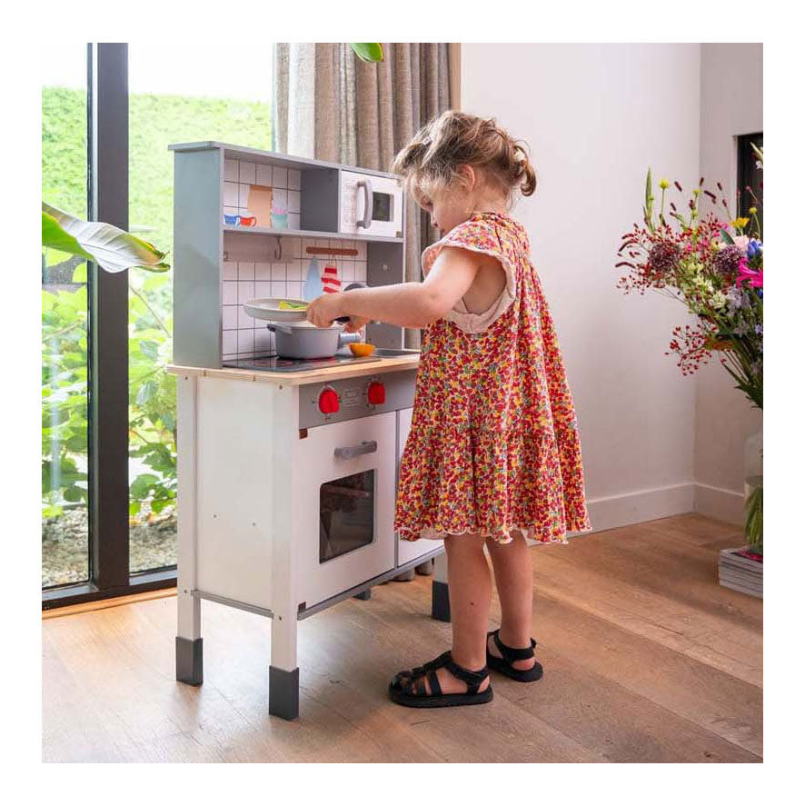 Hëlzent Kitchenette mat Accessoiren