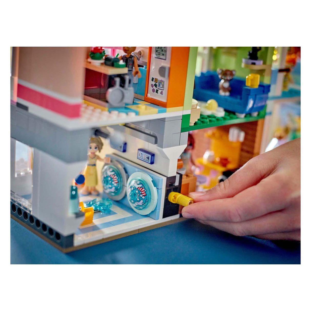 LEGO Friends 42670 CHEARDLAKE CITY APPARTEMENTS ET BOUTIQUES