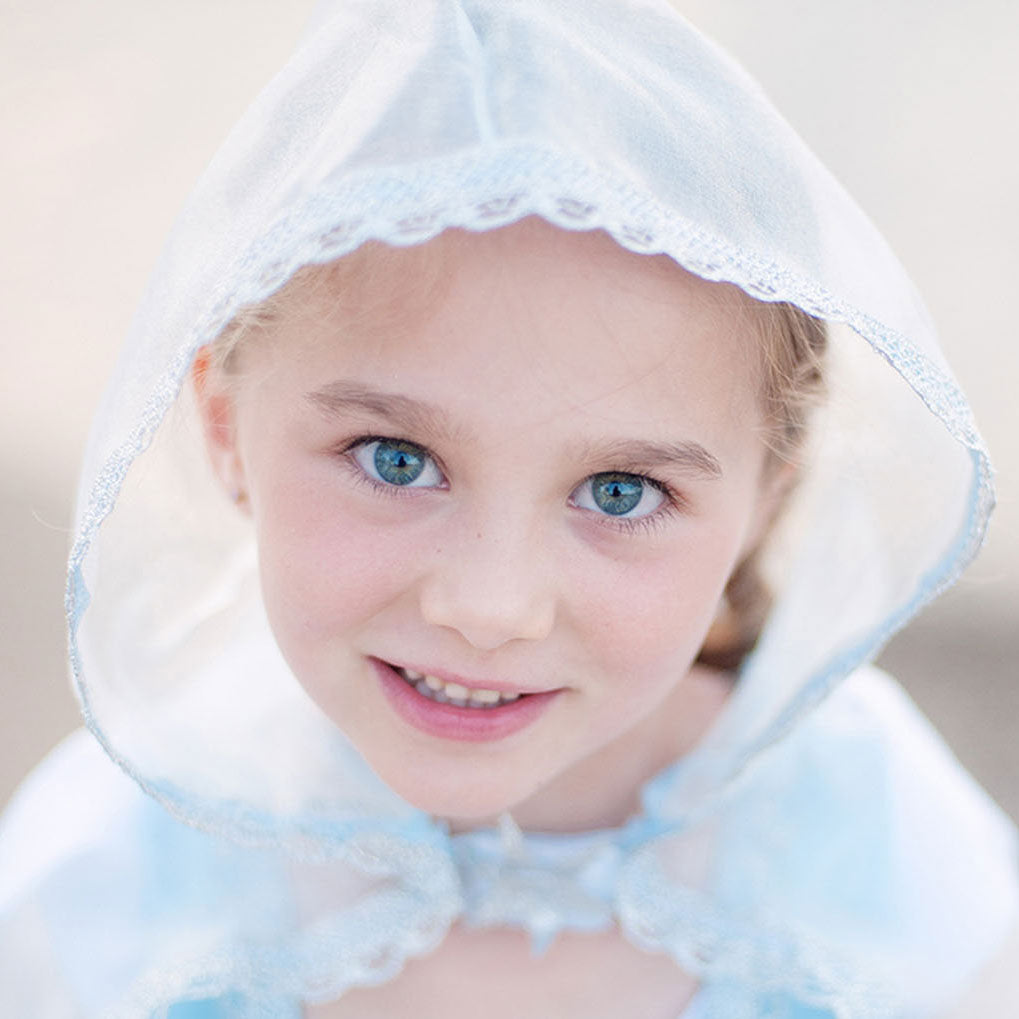 Great pretenders princess cape light blue, 3-4 years