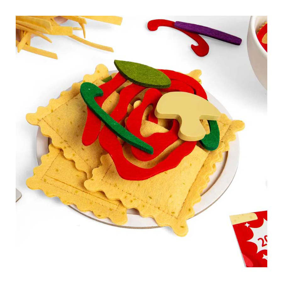 Bigjigs pasta for two play set, 64 pieces.