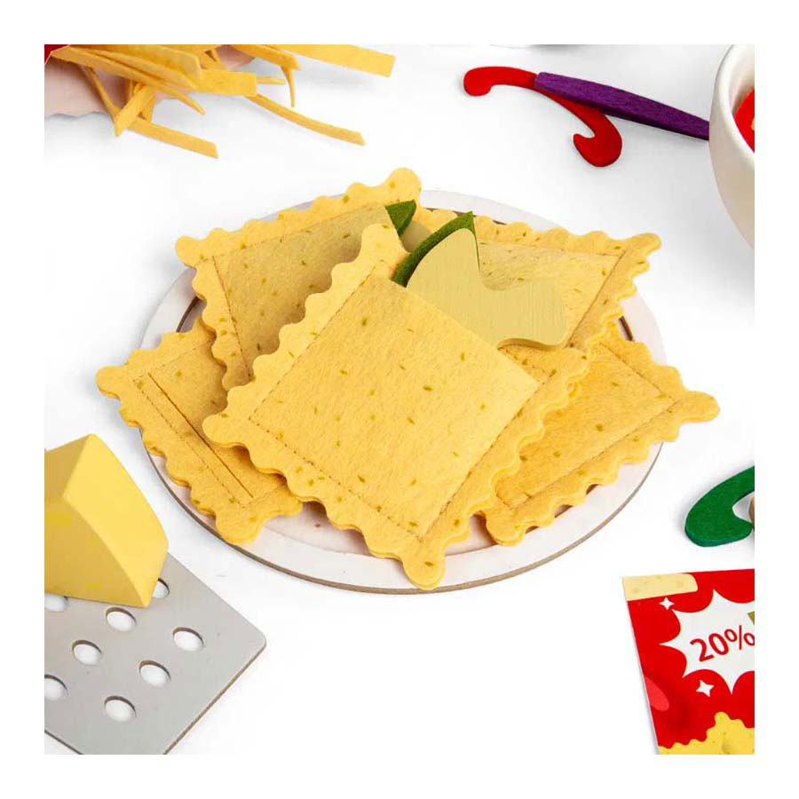 Bigjigs pasta for two play set, 64 pieces.