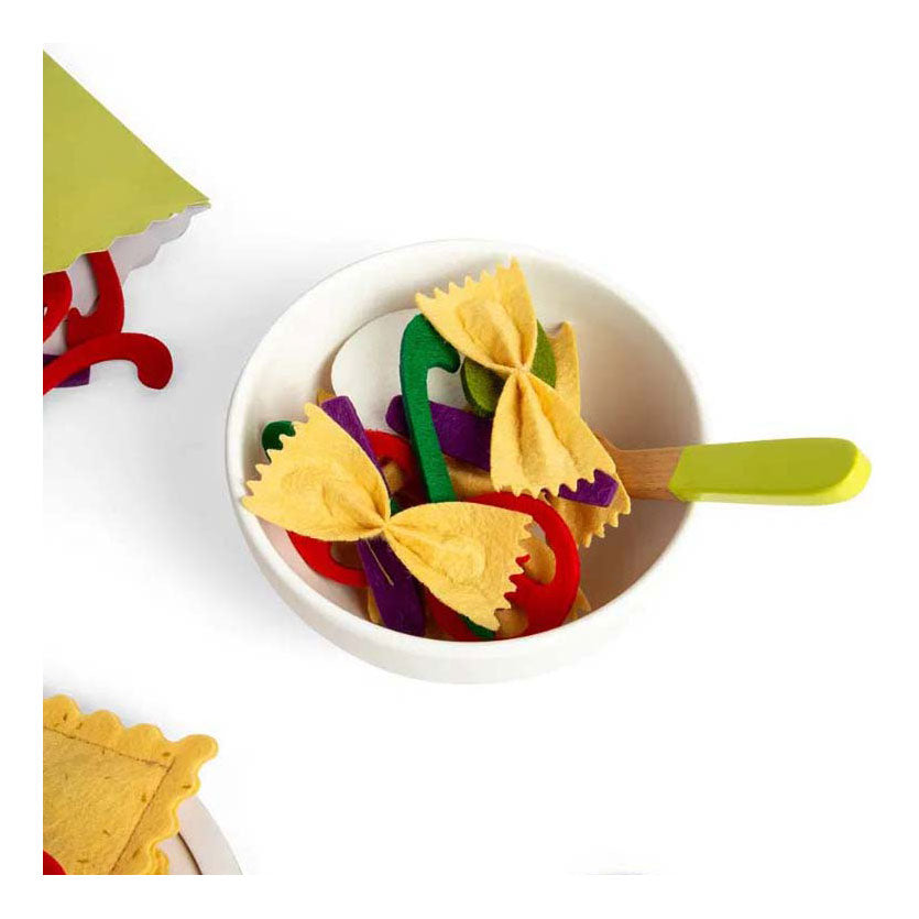 Bigjigs pasta for two play set, 64 pieces.