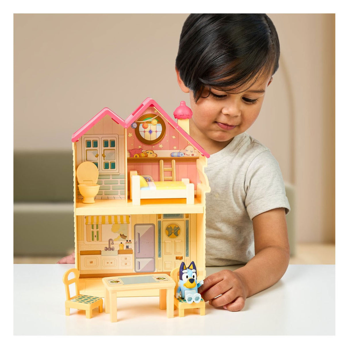 Älgar Toys Bluey Mini Speelhuis med möbler och lekfigur