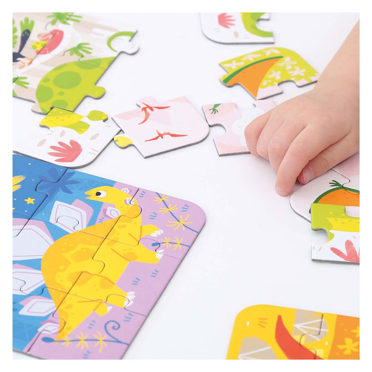 Banana panda on-the-go puzzle dinosaurs 3+ - five puzzles of 9 pieces - fun dino puzzle toys.