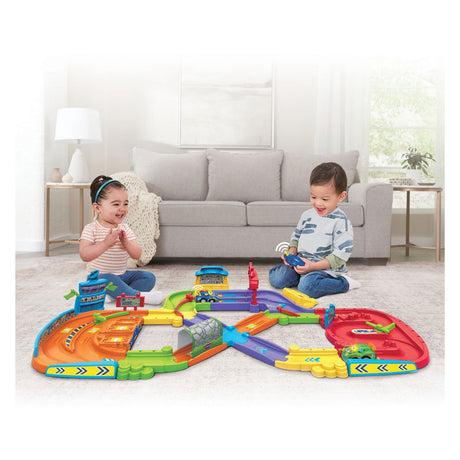 Vtech toot toot cars - můj první interaktivní okruh vč. 2 auta