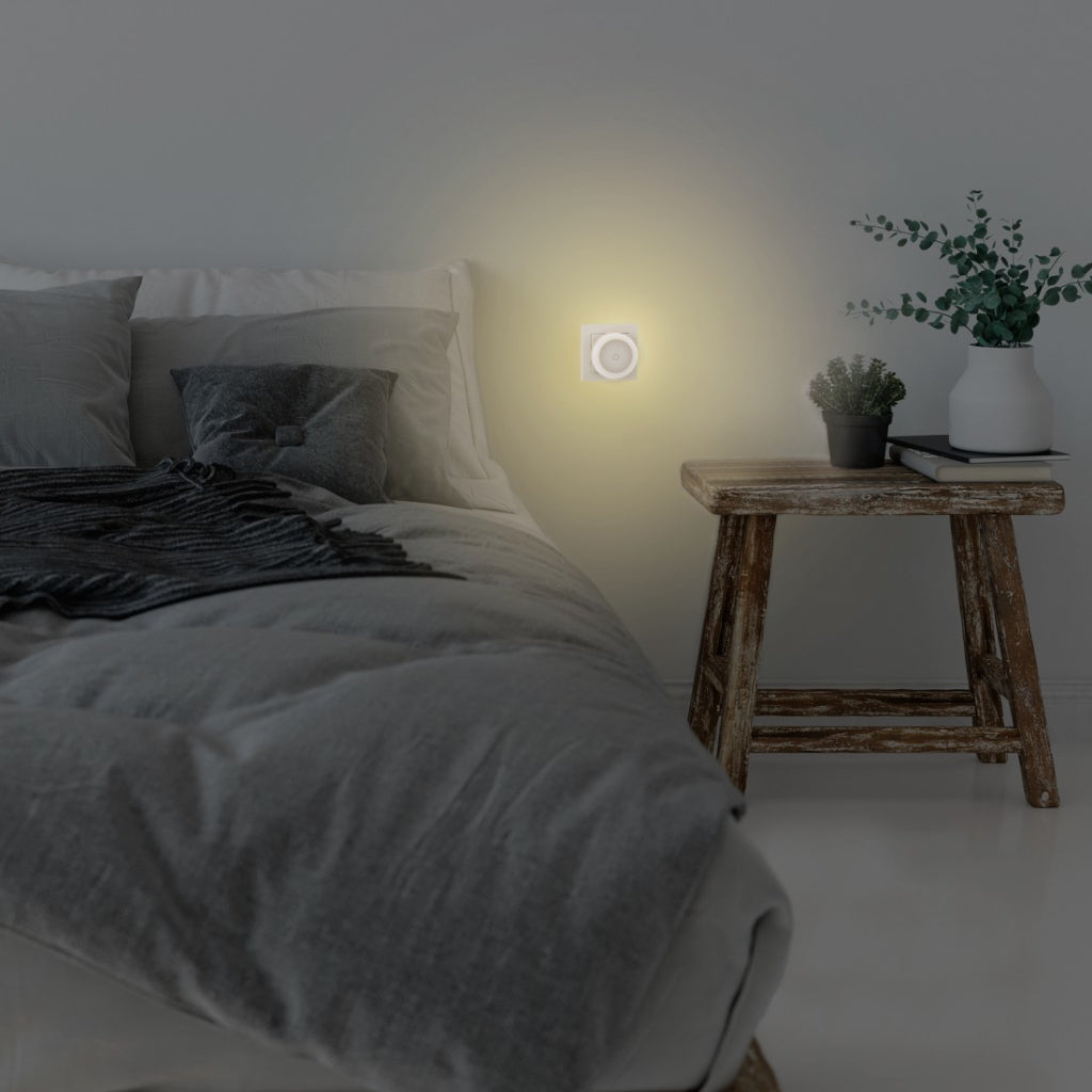 Hama vedl Night Light Touch Switch pro zásuvku na teplém světle zapnutý