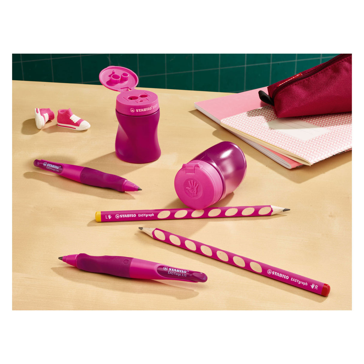 STABILO Easysharpener 3 en 1 Grinder au crayon sur le rose droit