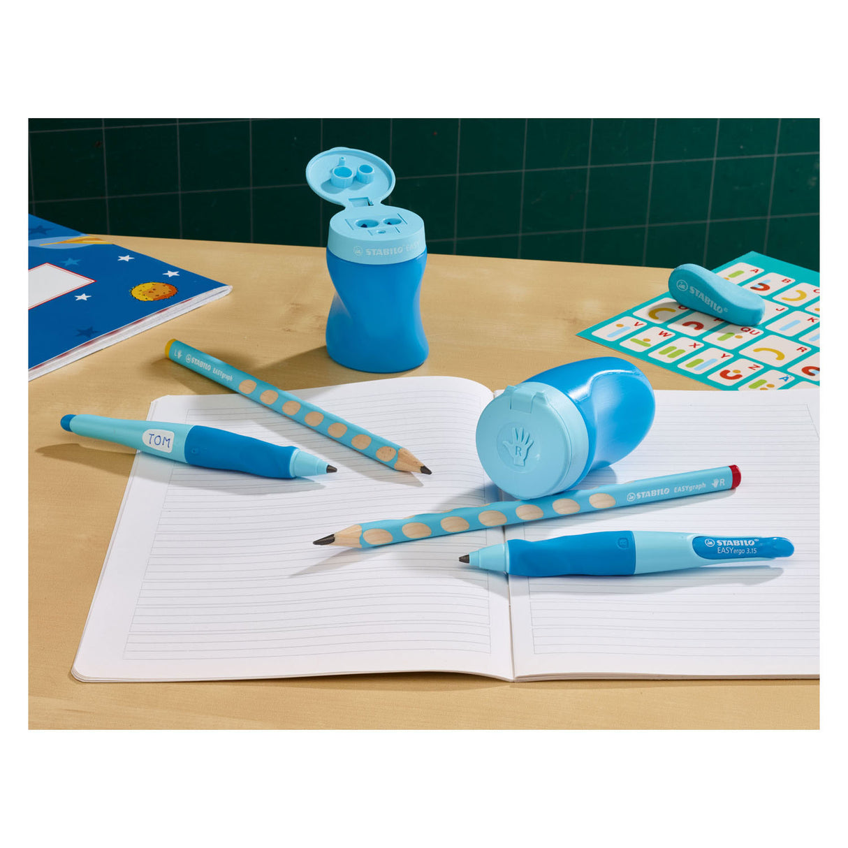 Stabilo EasySharpener 3 in 1 Bleistift schärfer auf dem rechten Blau