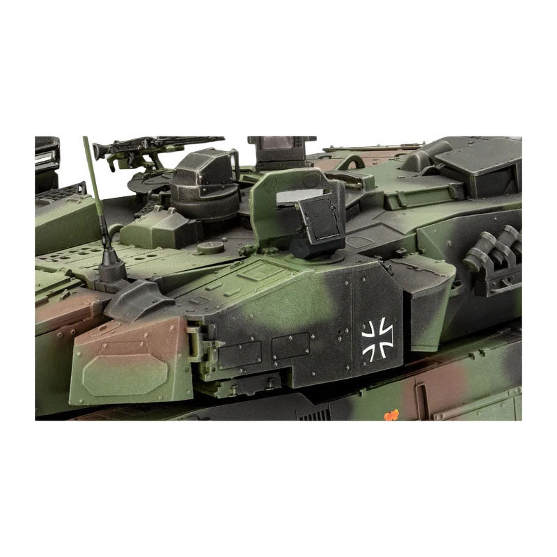 Revell model kit - Leopard 2A7A1 1:35 - 250 parts