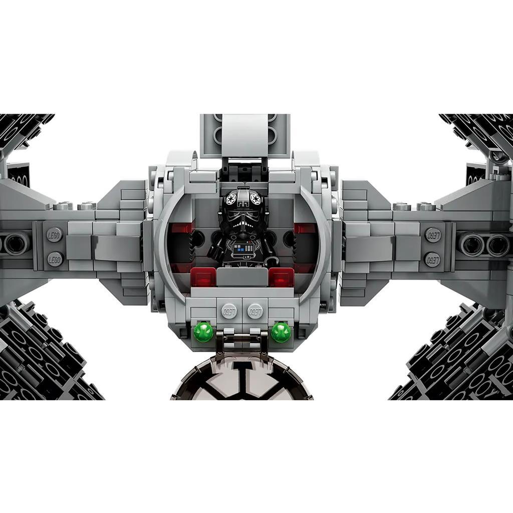 Lego Star Wars 75348 Mandalorian Fang Fighter vs Tie Interceptor