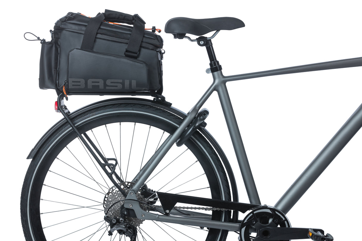 Basil Miles XL bagagedragertas, zwart oranje, waterdicht, 9-36L, geschikt voor elektrische fietsen