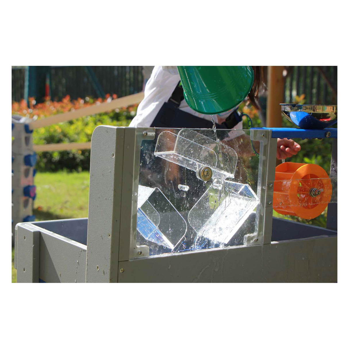Classic world wooden sand and water table