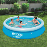 Bestway Natwimming Pool establecida alrededor de 366