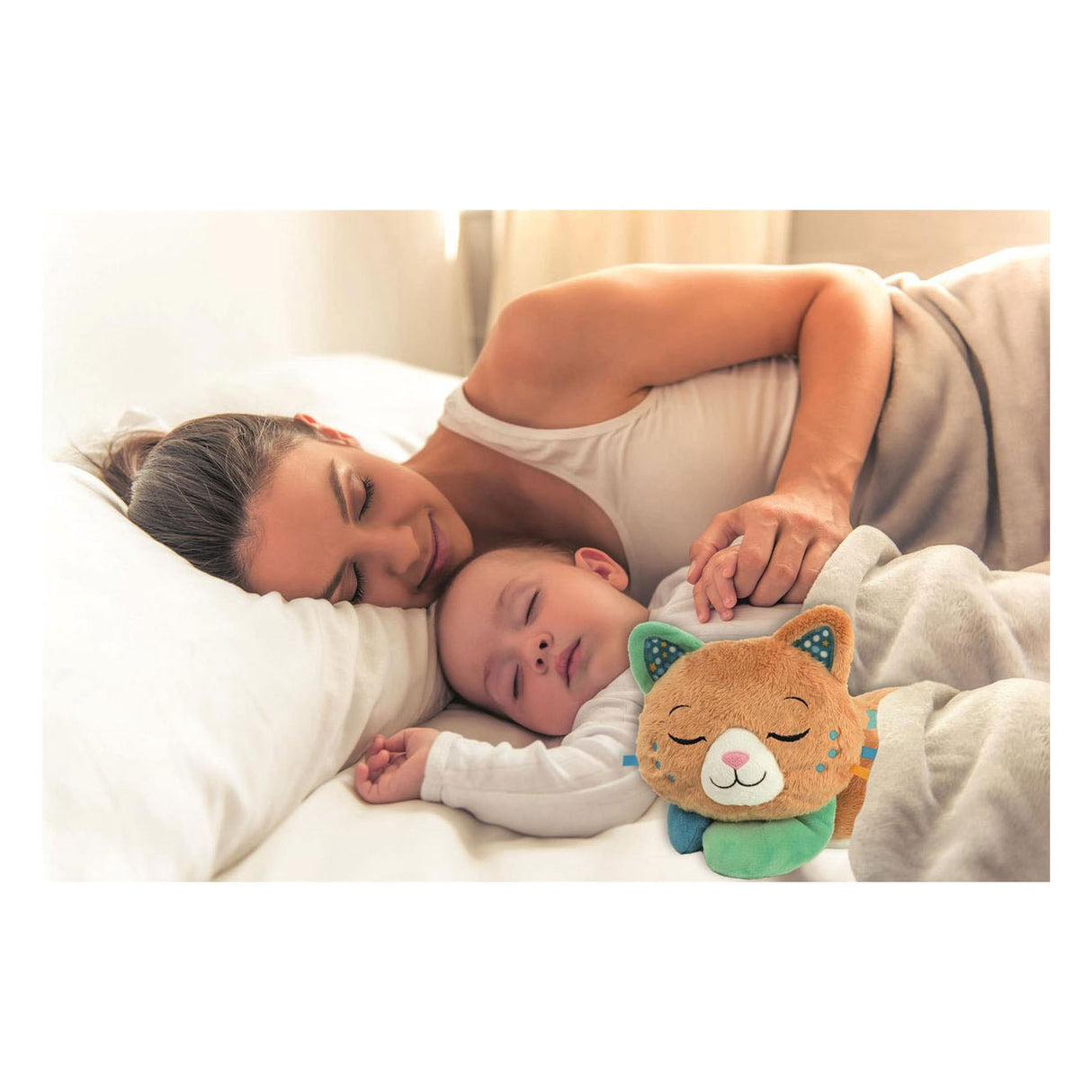 Leanbh Clementoni ag purring cat cuddly