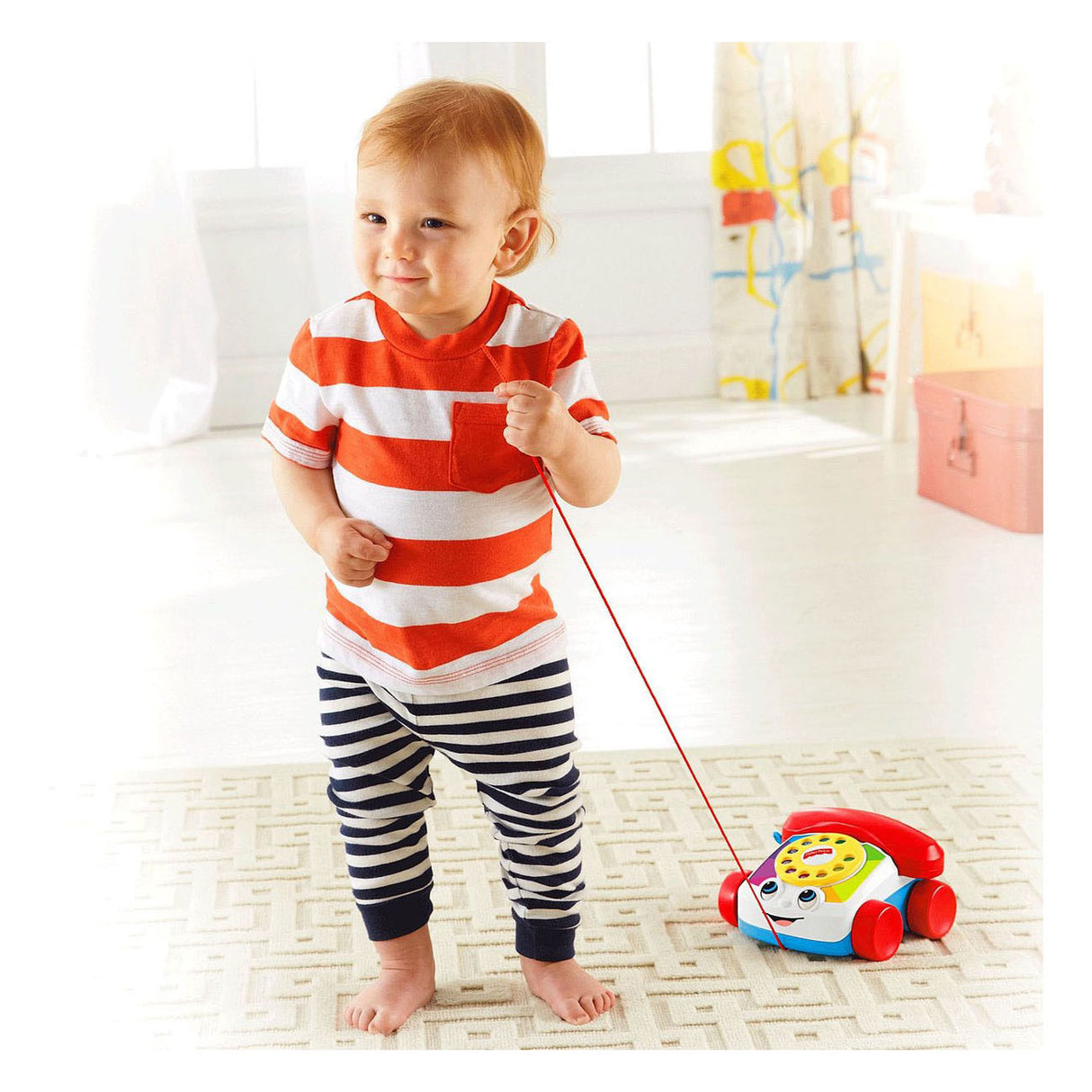 Fón lapadáin ar phraghas Fisher - le corda tarraingthe - fón bréagán
