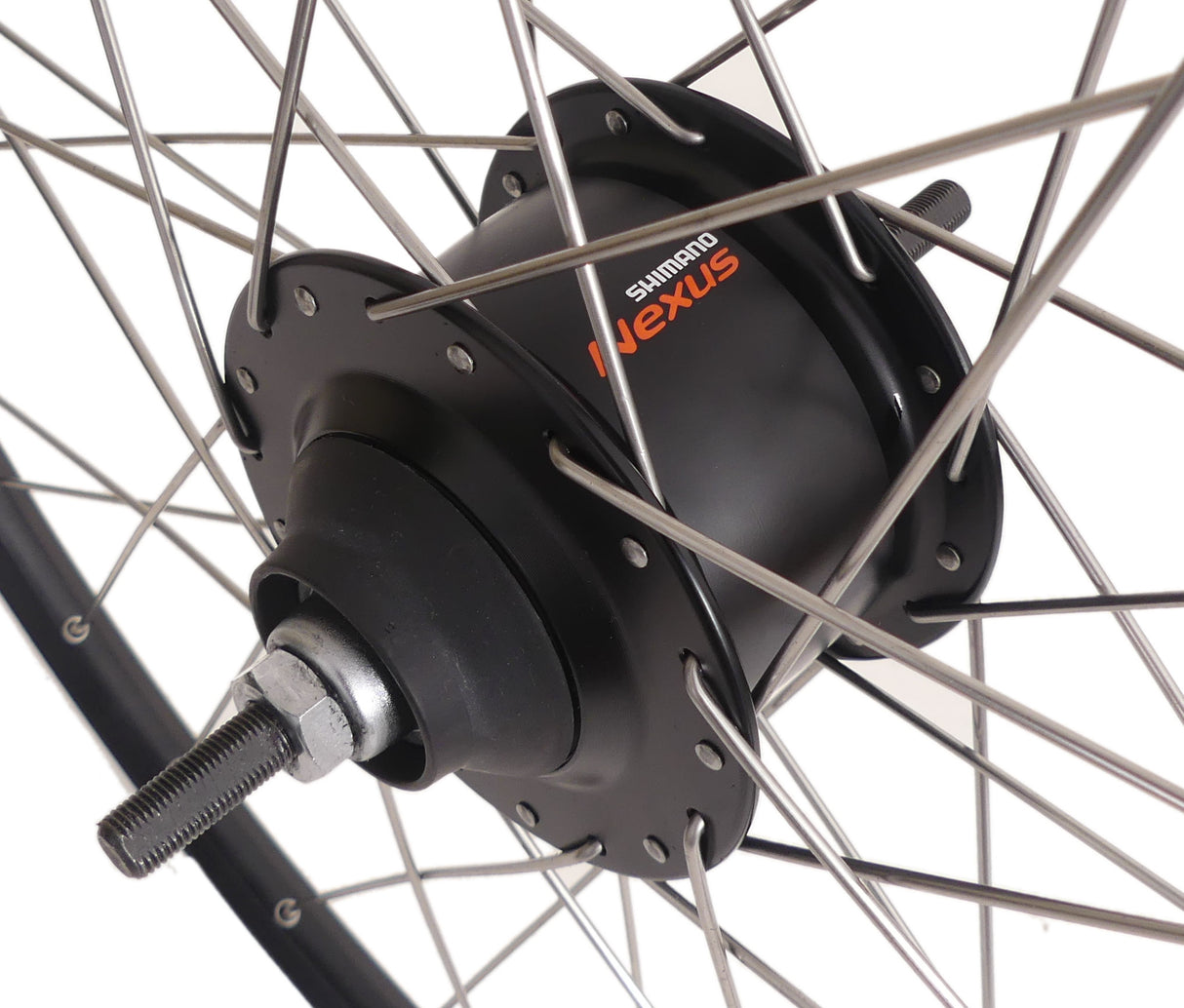 Achterwiel 28 Nexus 8 rollerbrake naaf met met zwarte velg en RVS spaken