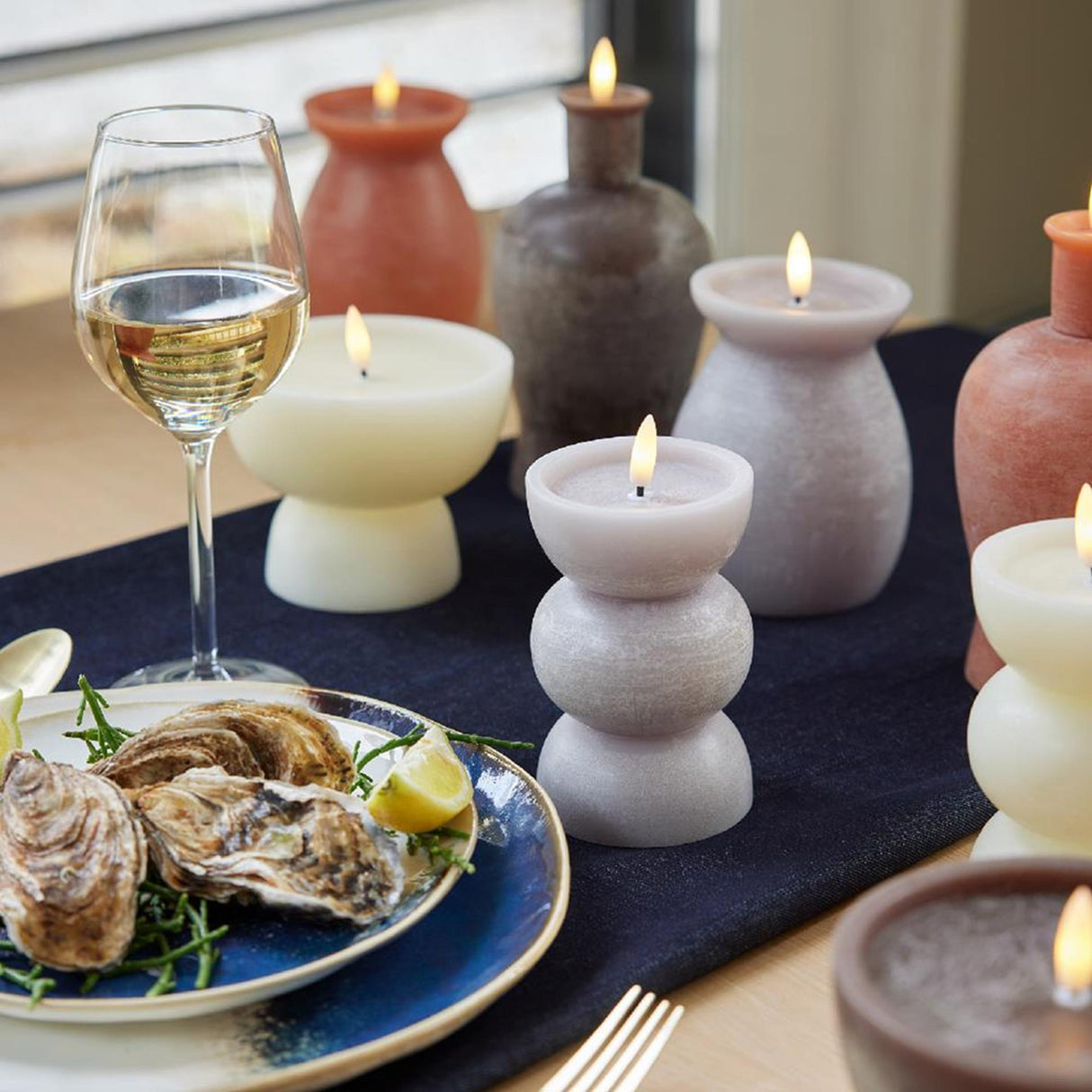 Lumineo LED indoor candle vase with flame effect and timer dia10x16cm terra works on 2XAA batteries (excl)<br> <br>
