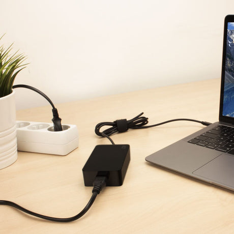 Act USB-C nabíječka notebooku ac2005 černá 45 x 180 mm