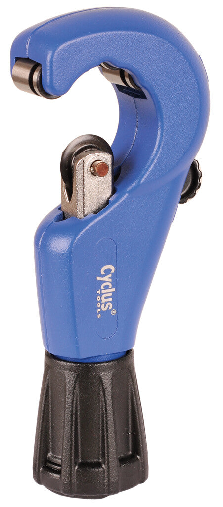 Cycplus cycle pipe cutter including spare blade and deburring blade