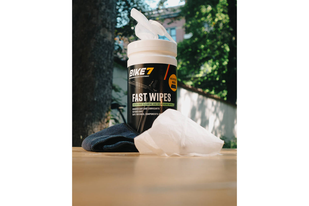 Bike7 Fast Wipes pot with 70 wipes including microfiber cleaning cloth