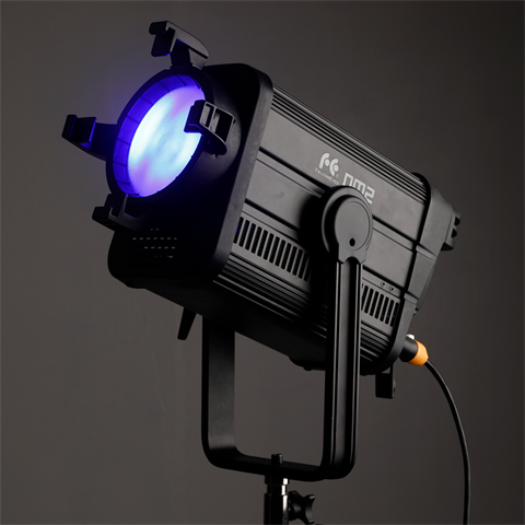 Falcon Eyes RGB ledde Fresnel Spot Dimble DM2 200W