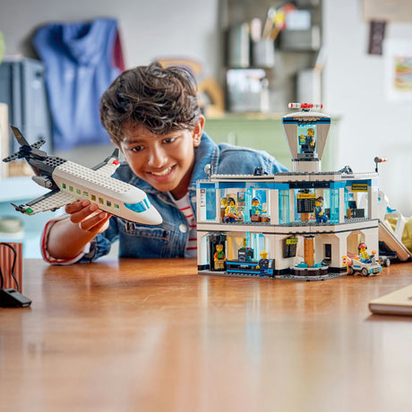 Lego City - lotnisko z zabawkami do budowania samolotów (60502)