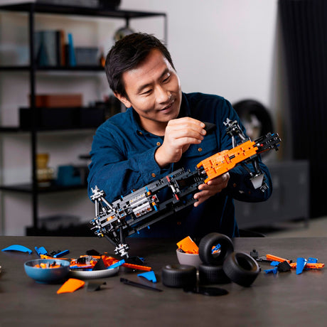 Lego Technic Mclaren Formel 1 2022 Rennauto Set fir Erwuessener - 42141