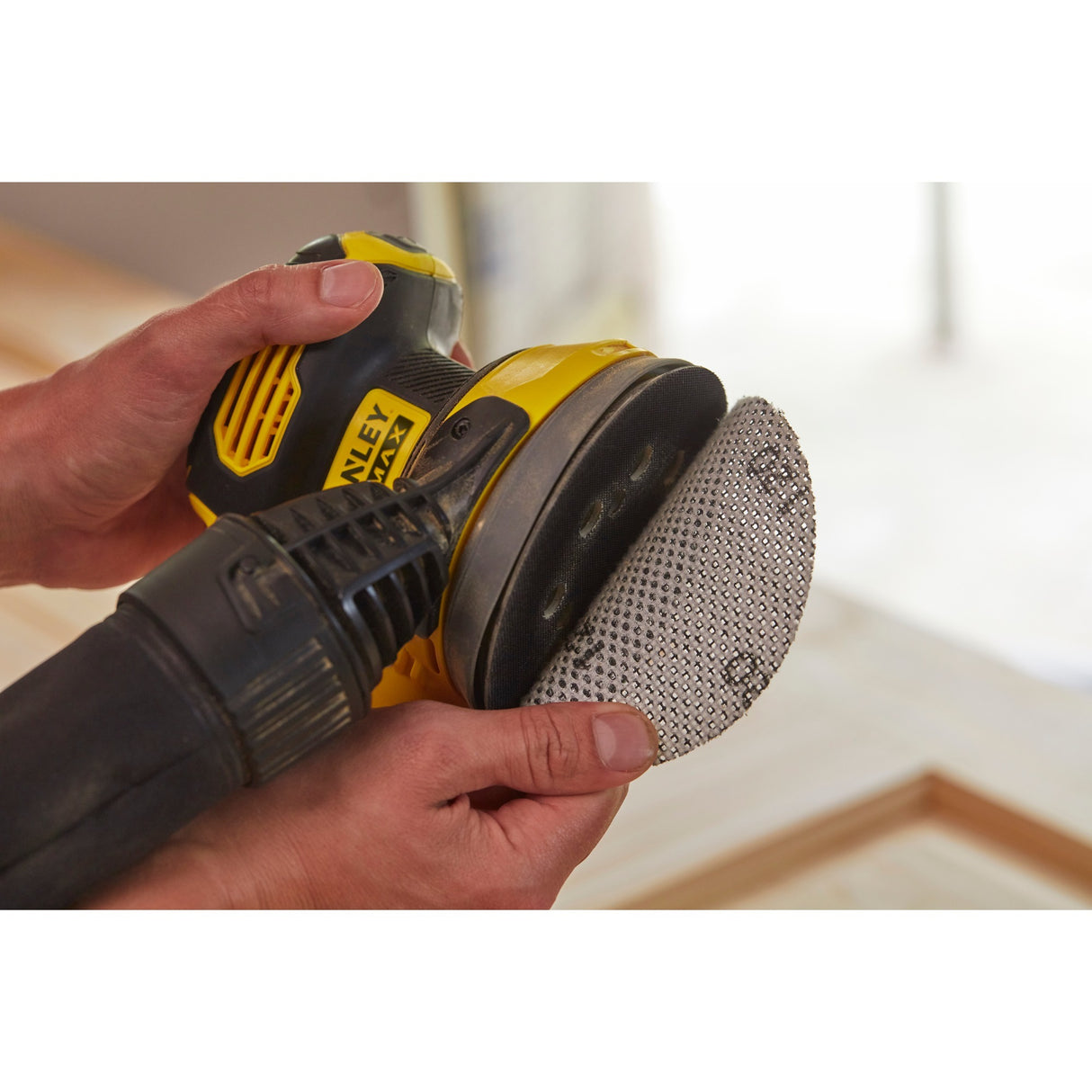Stanley Fatmax V20 18V Orbital Sander (Yellow and Black, Soft Bag, 2.0Ah Battery and 2A Charger Included)