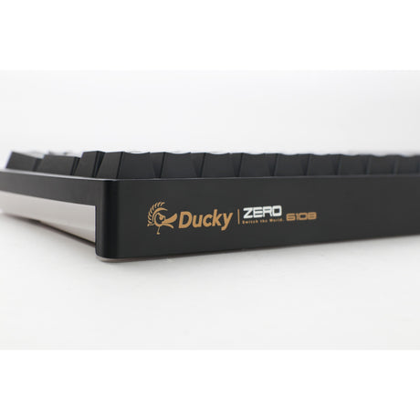 Ducky zero 6108 klasická černá rgb mechanická herní klávesnice (černá, us rozložení (qwerty), cherry mx2a red, 100%, rgb led, double-shot pbt, hot swap, 2,4ghz | bluetooth | usb-c)