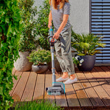 Gardena bateriový multifunkční čistič aquabrush patio 18v p4a - sada připravená k použití